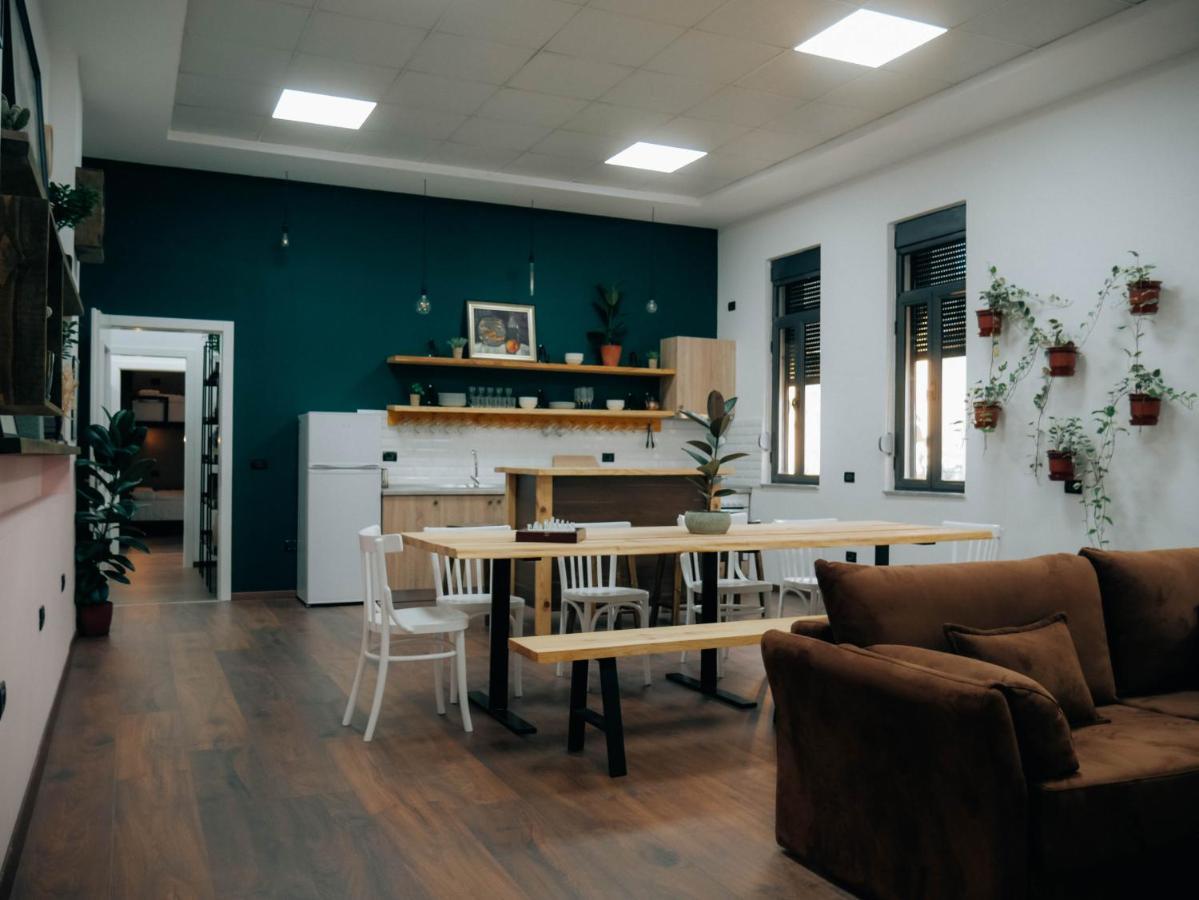 The Maze Hostel Tirana Kültér fotó