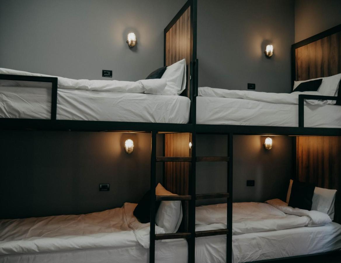 The Maze Hostel Tirana Kültér fotó