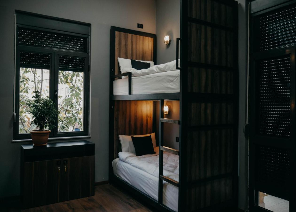 The Maze Hostel Tirana Kültér fotó