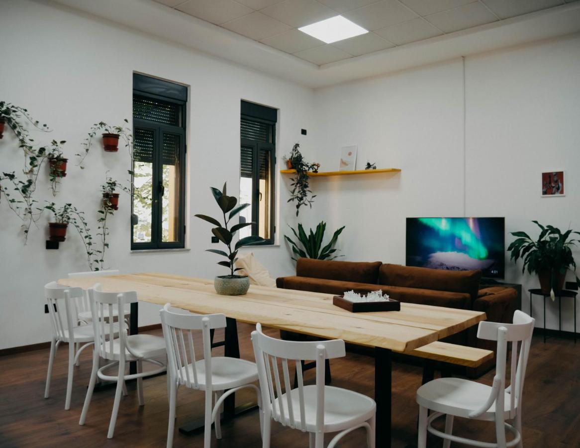 The Maze Hostel Tirana Kültér fotó