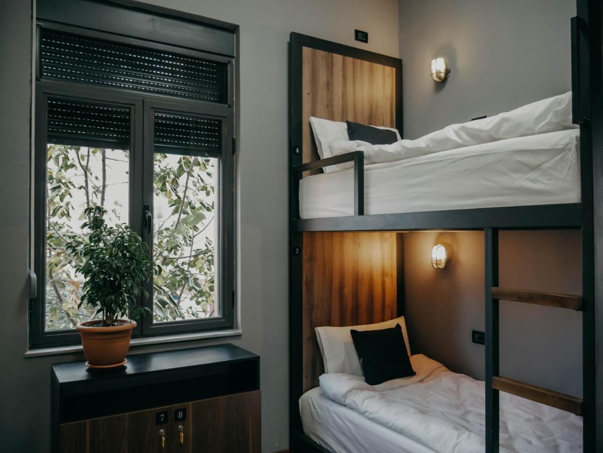 The Maze Hostel Tirana Kültér fotó