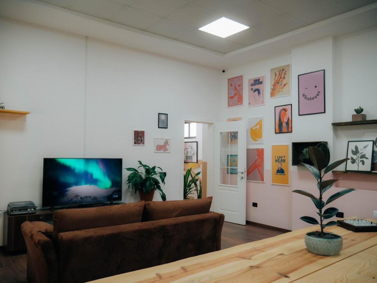 The Maze Hostel Tirana Kültér fotó