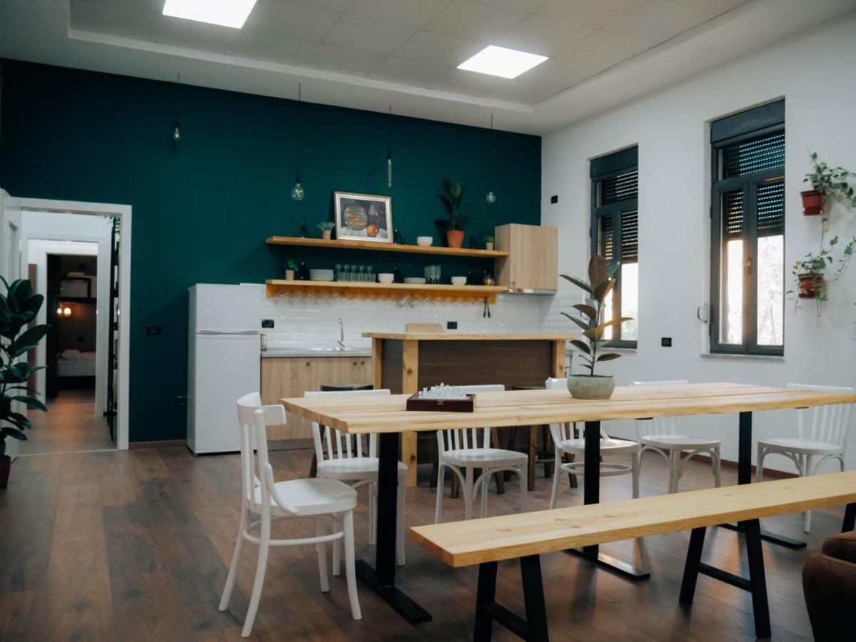 The Maze Hostel Tirana Kültér fotó