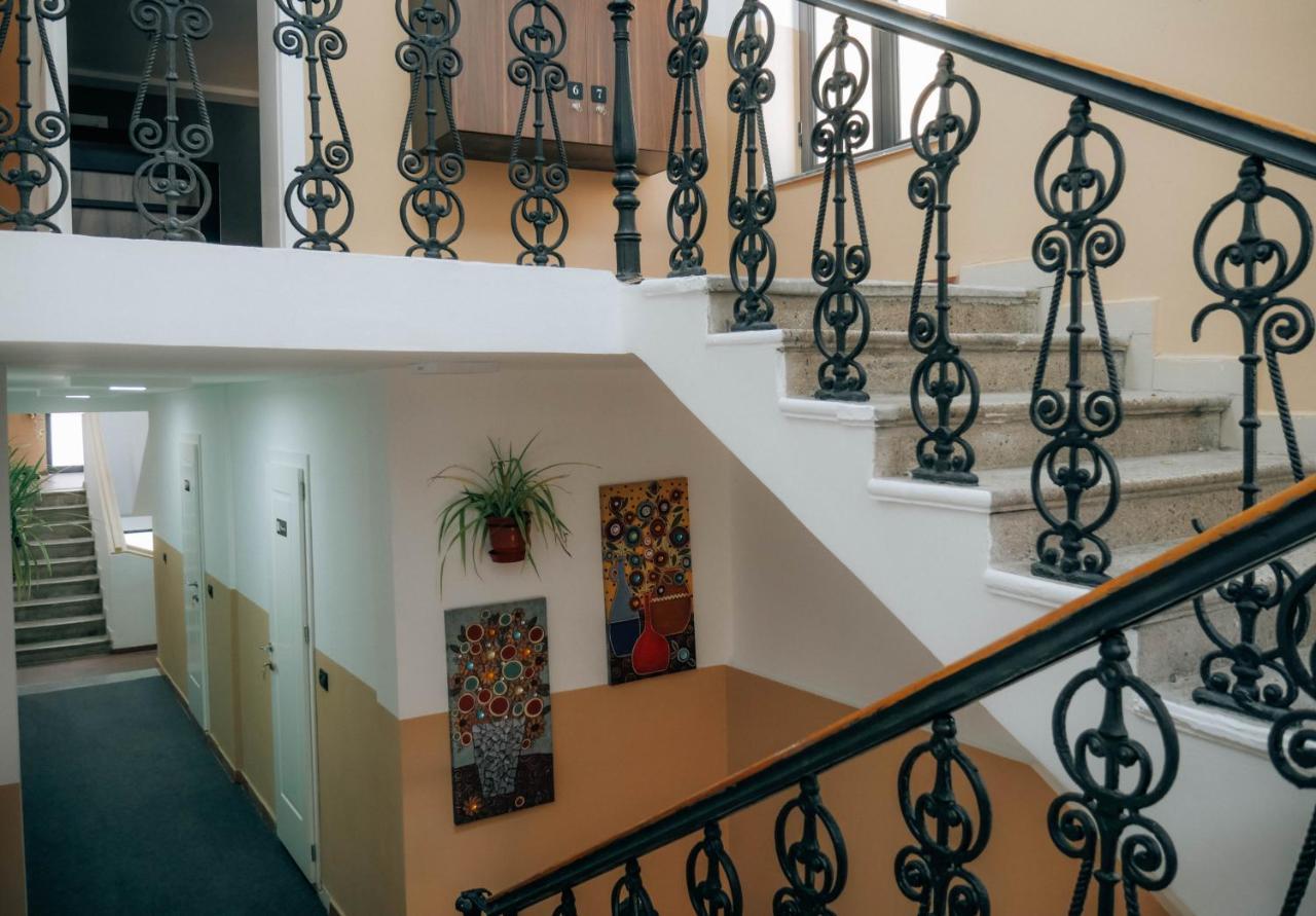The Maze Hostel Tirana Kültér fotó
