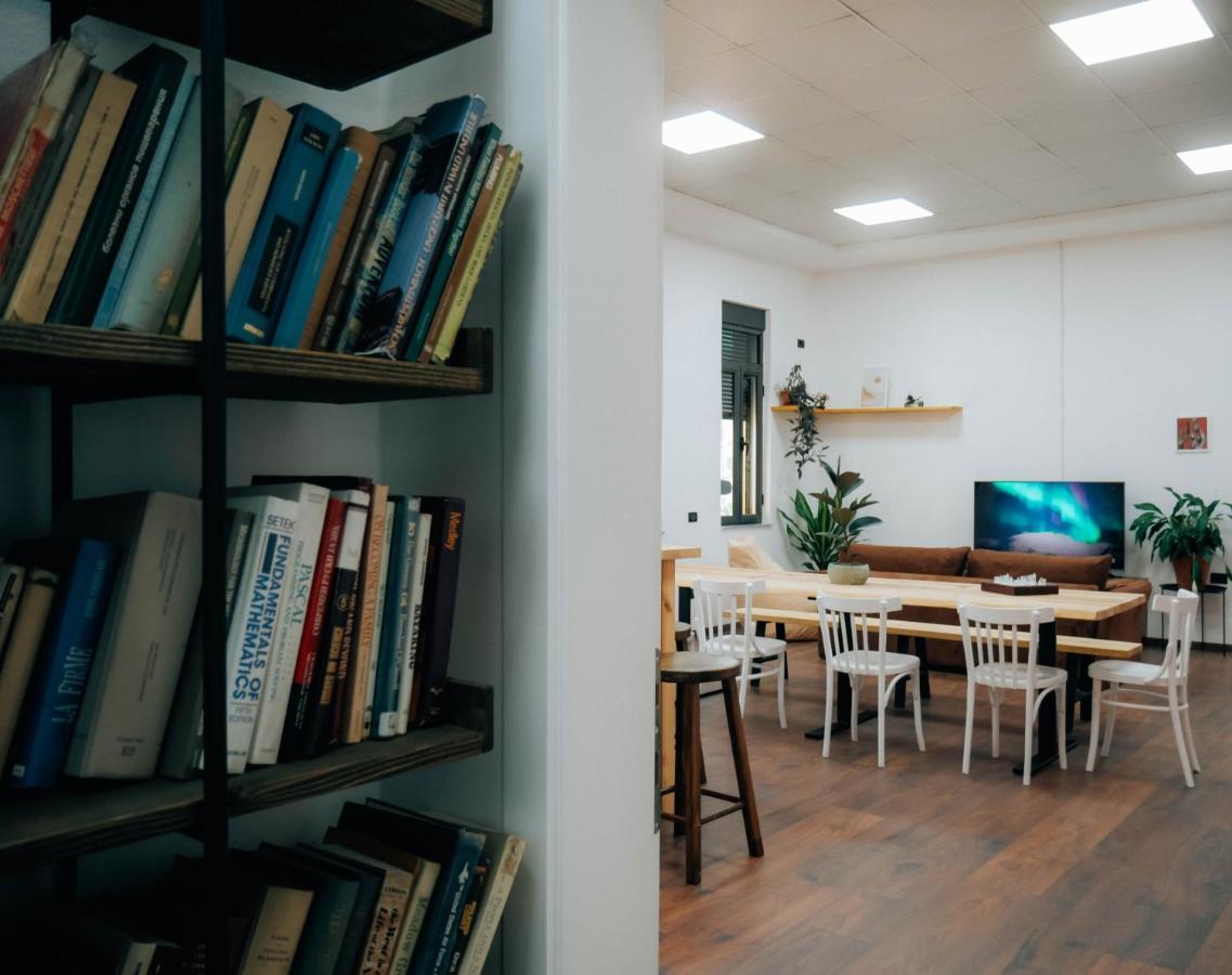 The Maze Hostel Tirana Kültér fotó