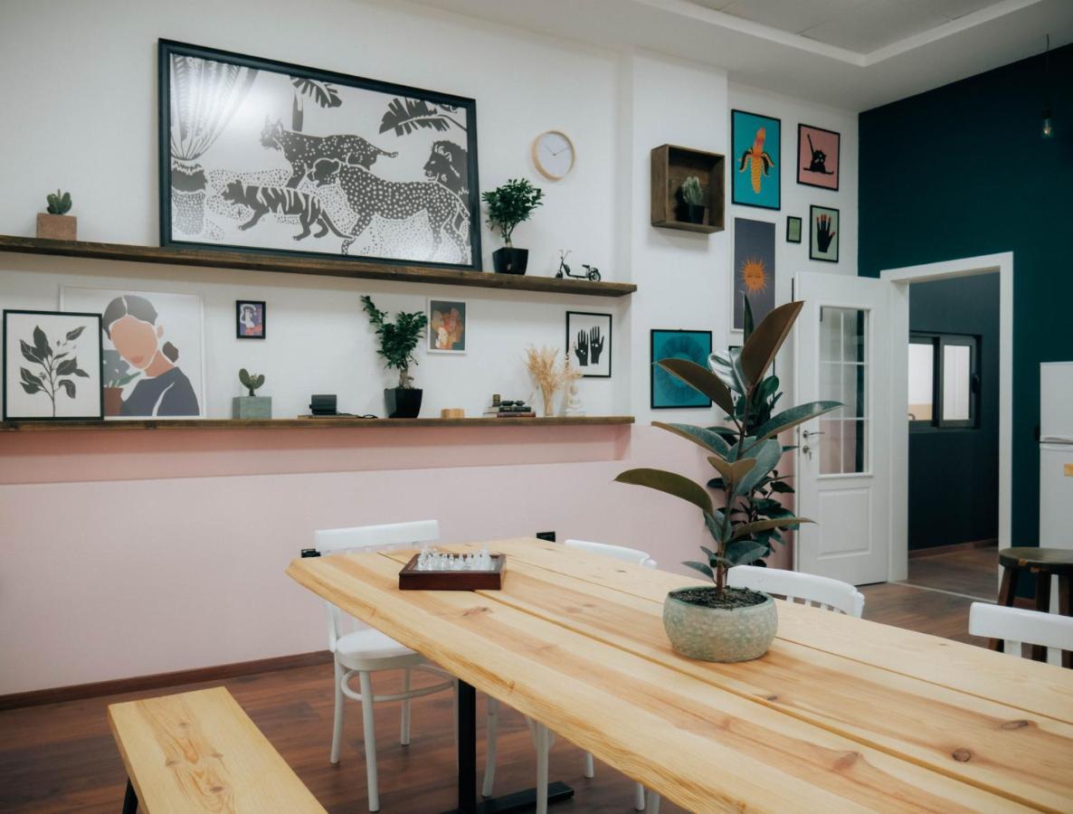 The Maze Hostel Tirana Kültér fotó