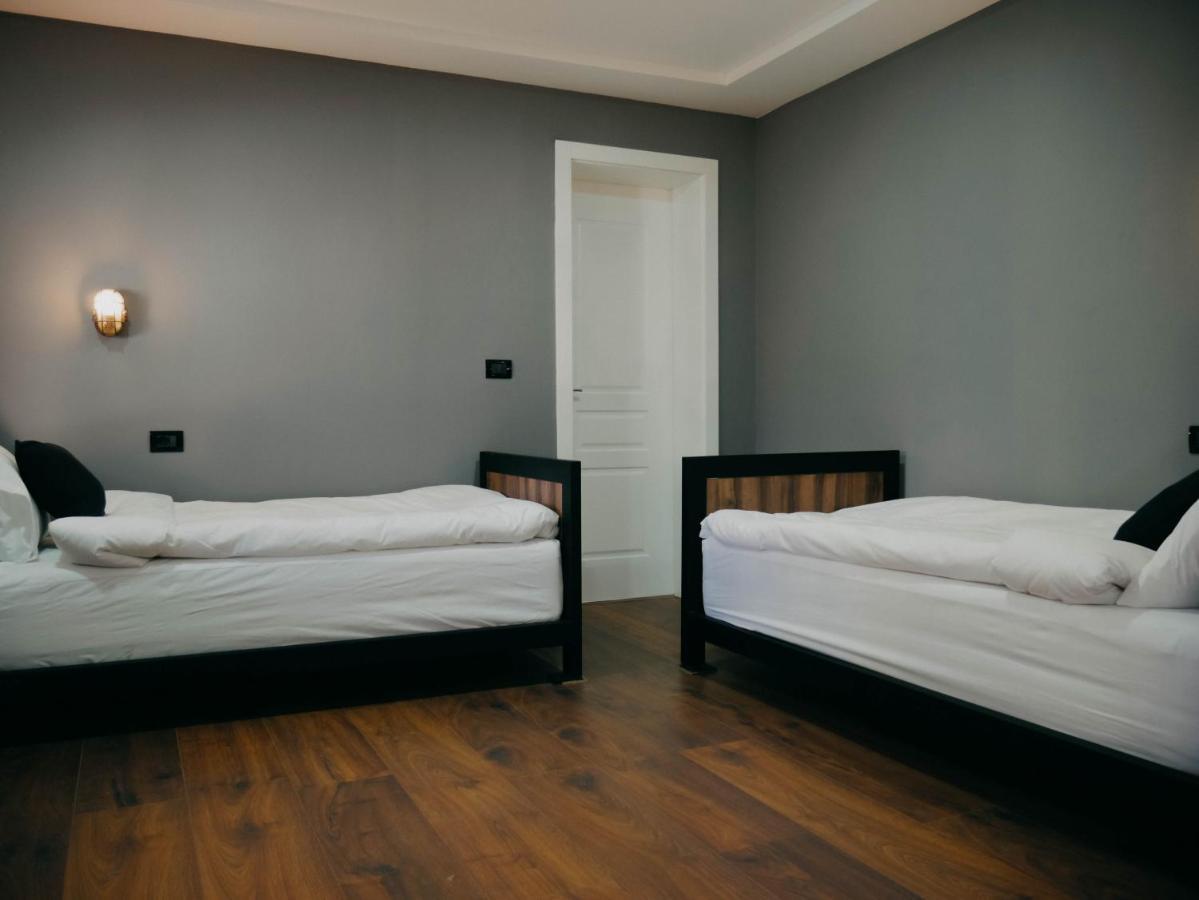 The Maze Hostel Tirana Kültér fotó