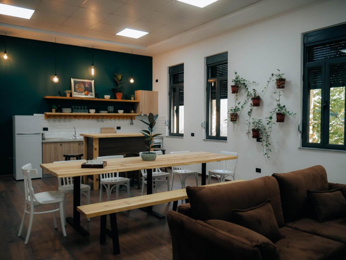 The Maze Hostel Tirana Kültér fotó