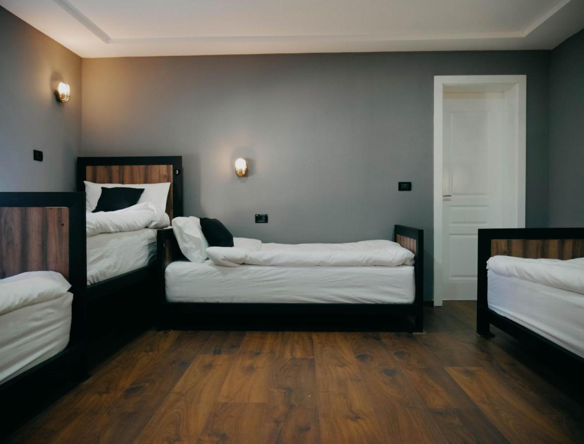 The Maze Hostel Tirana Kültér fotó