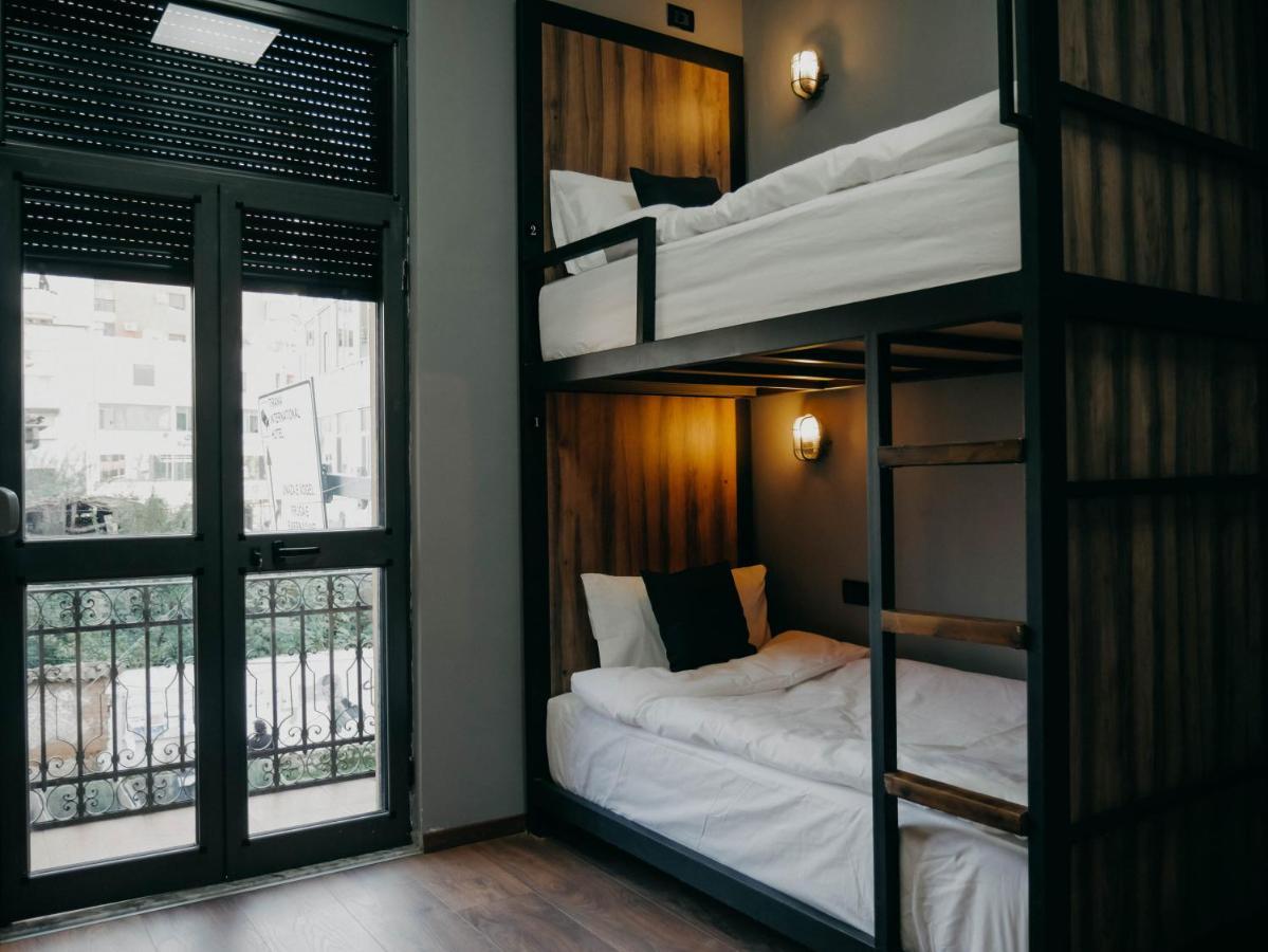 The Maze Hostel Tirana Kültér fotó